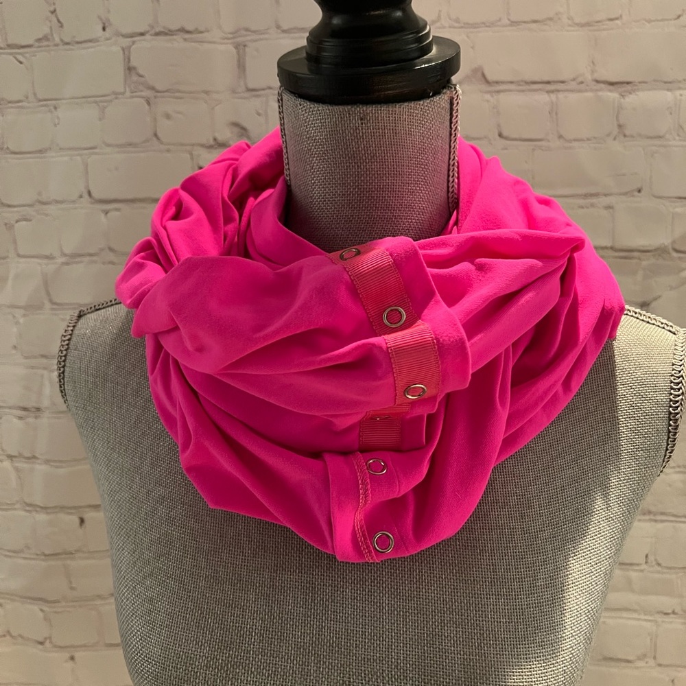 Lululemon Customizable snap scarf formally Vinyasa scarf